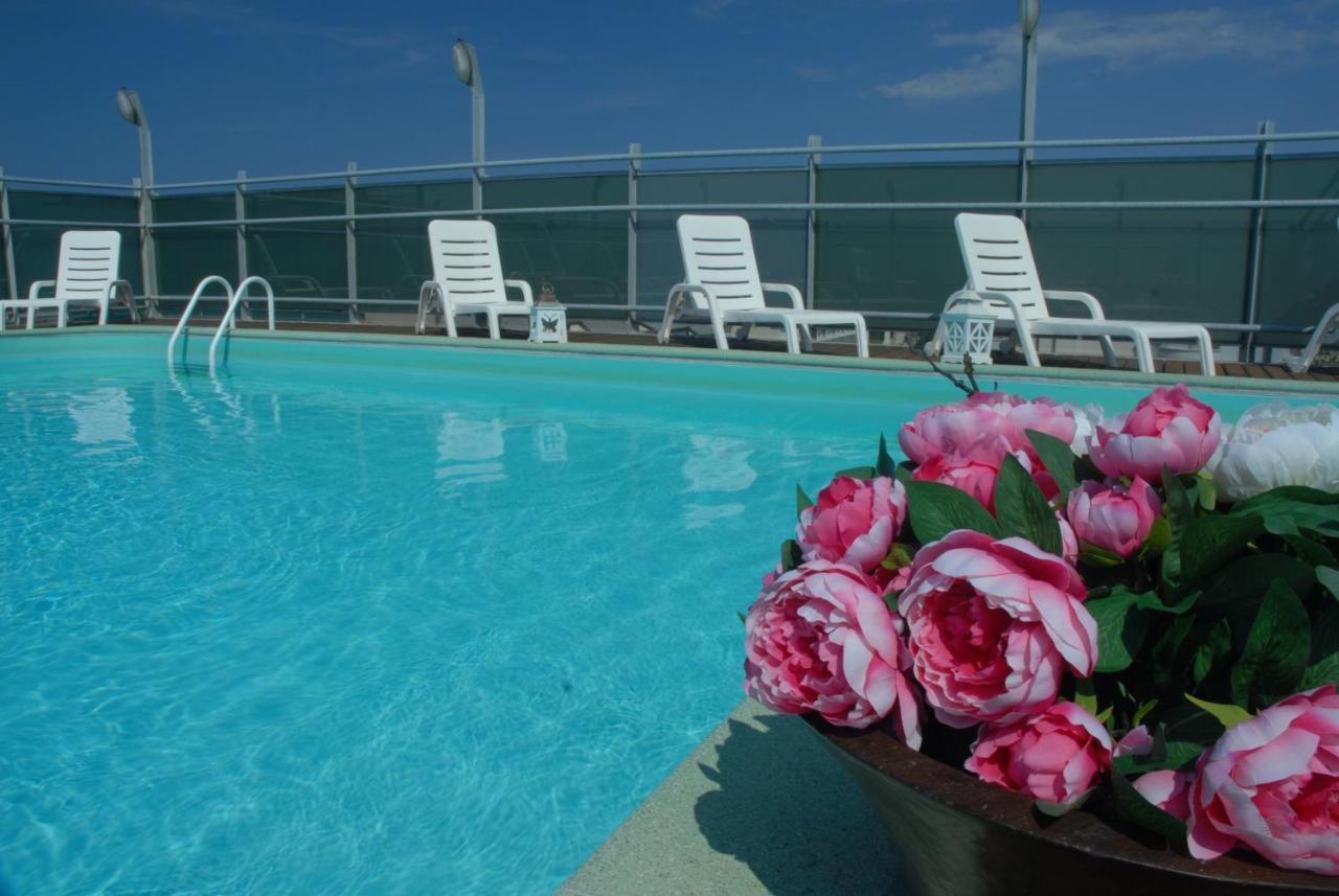 Residence Hotel Club House Cattolica Eksteriør bilde
