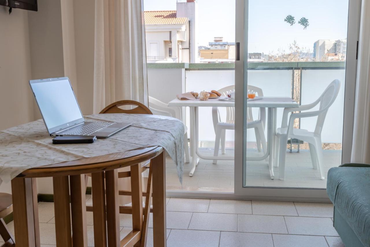 Residence Hotel Club House Cattolica Eksteriør bilde