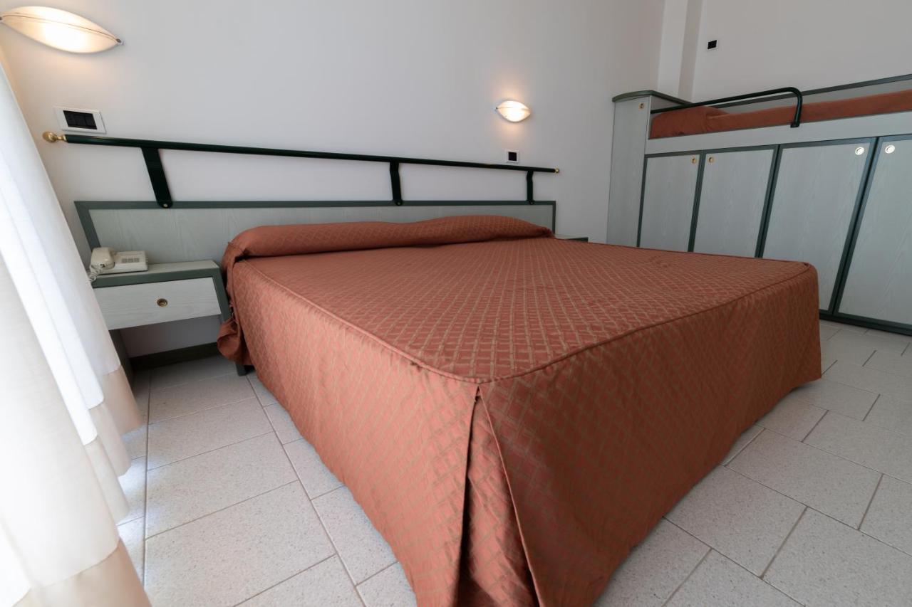 Residence Hotel Club House Cattolica Eksteriør bilde