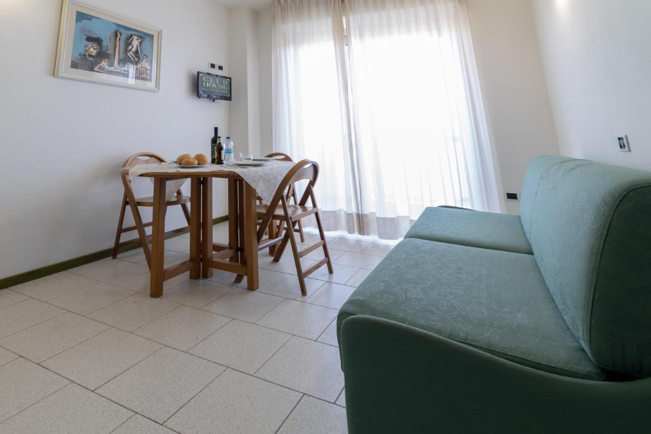 Residence Hotel Club House Cattolica Eksteriør bilde
