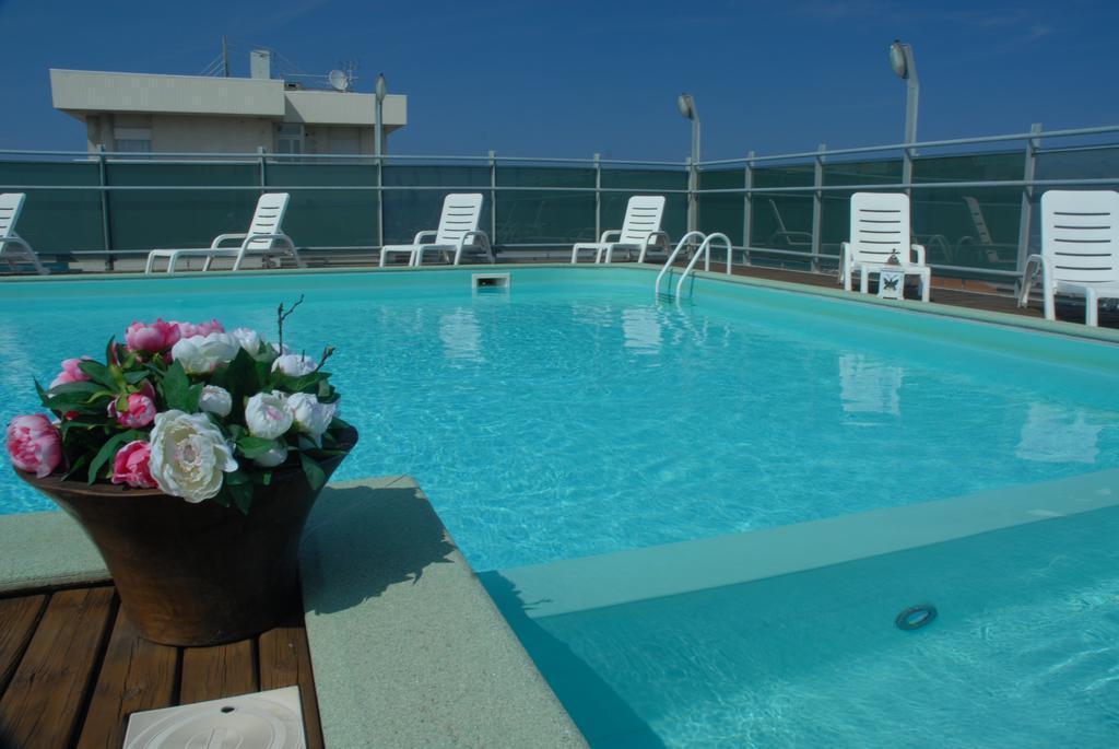 Residence Hotel Club House Cattolica Eksteriør bilde