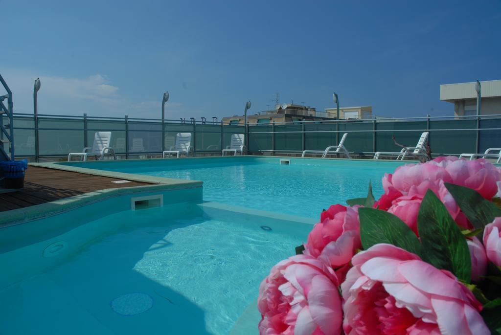 Residence Hotel Club House Cattolica Eksteriør bilde